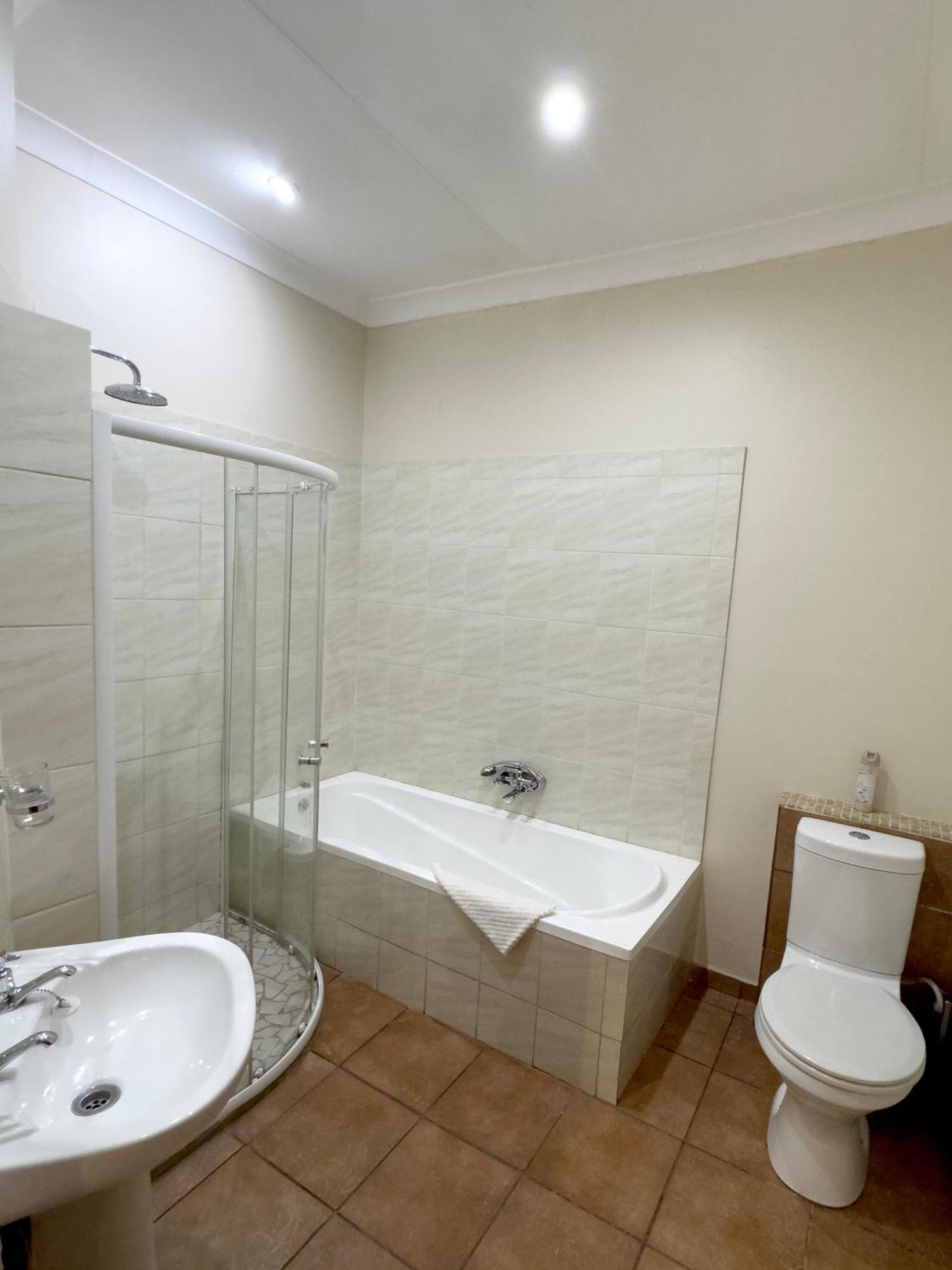 Centurion Guest House And Lodge Ngoại thất bức ảnh